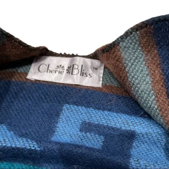 Cherrie Bliss oversized shawl - Picture 4 of 5